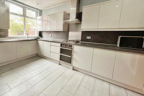 5 bedroom semi-detached house to rent, Kensington Avenue, Manchester, Greater Manchester, M14