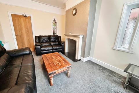 5 bedroom semi-detached house to rent, Kensington Avenue, Manchester, Greater Manchester, M14