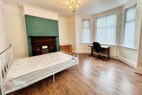 5 bedroom semi-detached house to rent, Kensington Avenue, Manchester, Greater Manchester, M14