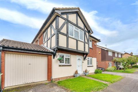 4 bedroom detached house for sale, Loosen Drive, Maidenhead, Bershire, SL6