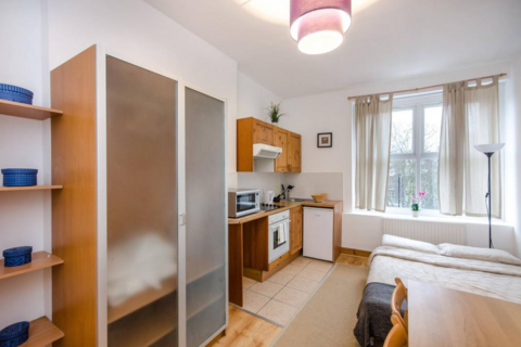 Studio to rent, West Cromwell Road, Earls Court, London SW5