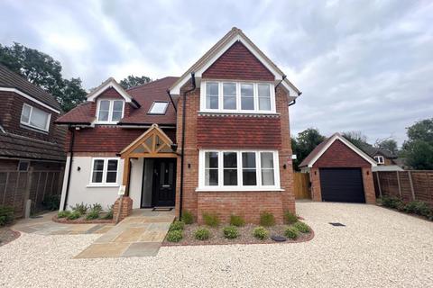 5 bedroom detached house to rent, Delta Road, Woking GU24