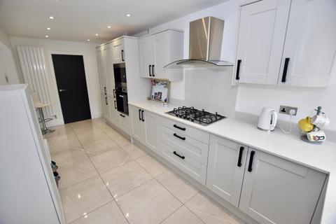 8 Blake Close, Galley Common, Nuneaton, CV10 9RQ