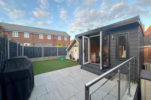 8 Blake Close, Galley Common, Nuneaton, CV10 9RQ