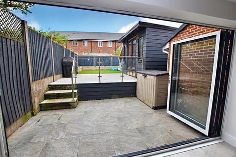 8 Blake Close, Galley Common, Nuneaton, CV10 9RQ