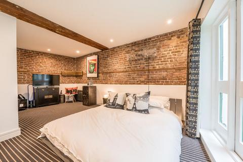 2 bedroom flat for sale, Maidstone Building Mews, London Bridge