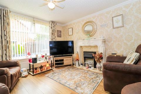 66 Esther Grove, Wakefield, WF2 8EY