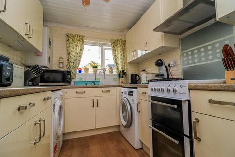 66 Esther Grove, Wakefield, WF2 8EY