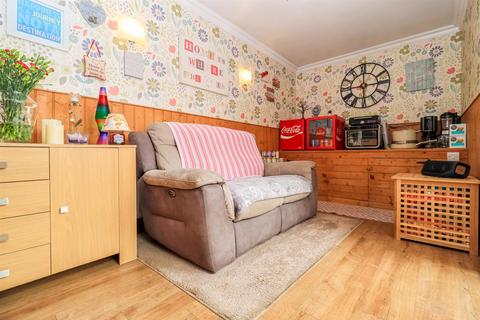 66 Esther Grove, Wakefield, WF2 8EY