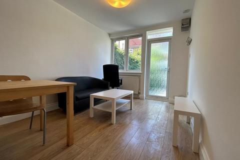 Studio to rent, Stanmore,  Harrow,  HA8