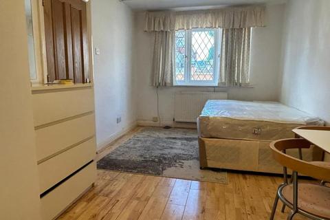 Studio to rent, Stanmore,  Harrow,  HA8