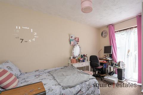 2 bedroom flat for sale, Swanmead, Apsley, Hemel Hempstead