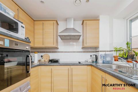 2 bedroom apartment for sale, Foxmead Court, Meadowside, Storrington, RH20 4FN