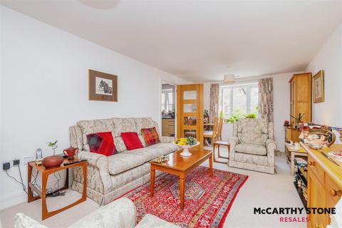 2 bedroom apartment for sale, Foxmead Court, Meadowside, Storrington, RH20 4FN