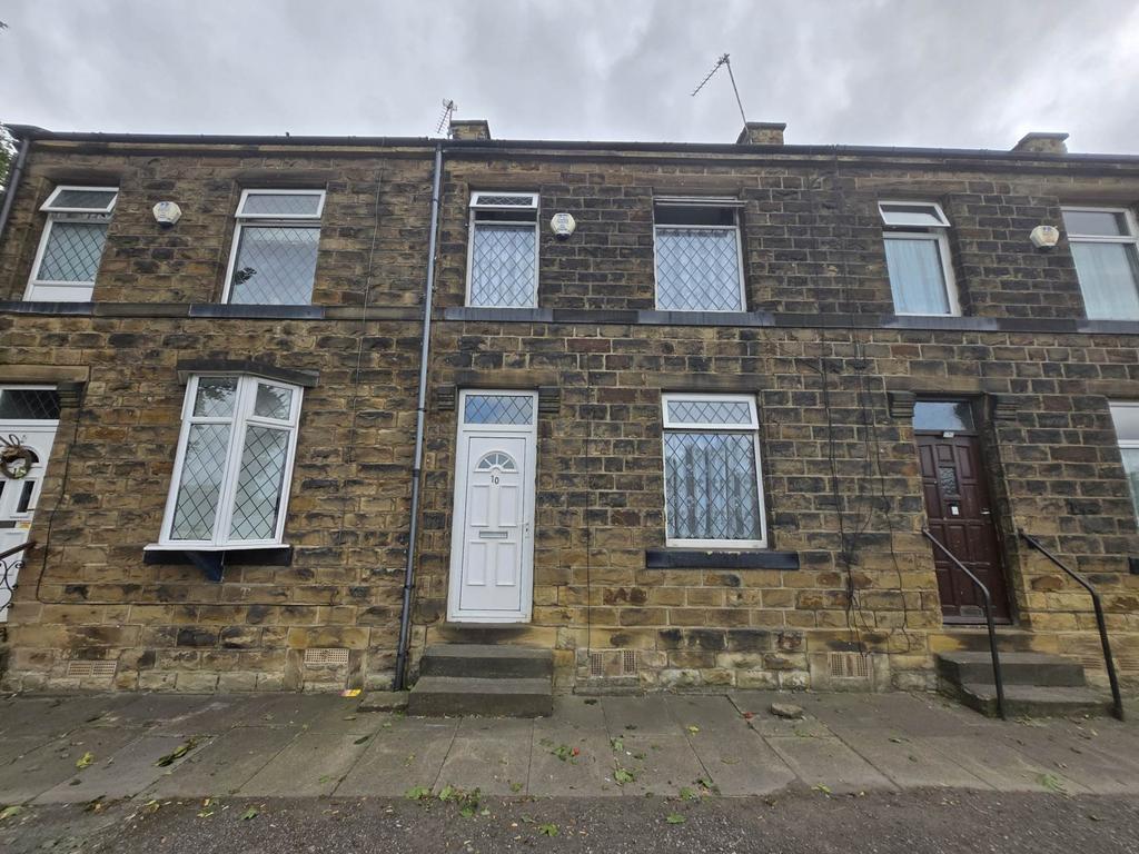 Victoria Road, Dewsbury 2 bed terraced house to rent £800 pcm (£185 pw)