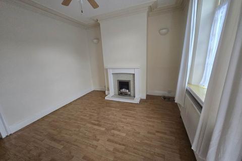 2 bedroom terraced house to rent, Victoria Road, Dewsbury