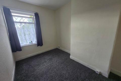 2 bedroom terraced house to rent, Victoria Road, Dewsbury