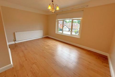 3 bedroom semi-detached house to rent, Kingsway Avenue, Woking GU21