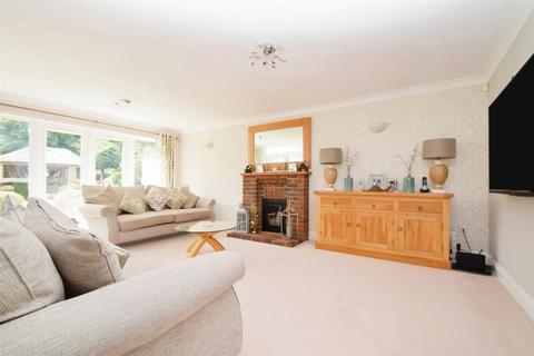 9 Reading Road, Blackwater, Camberley, GU17 0AX