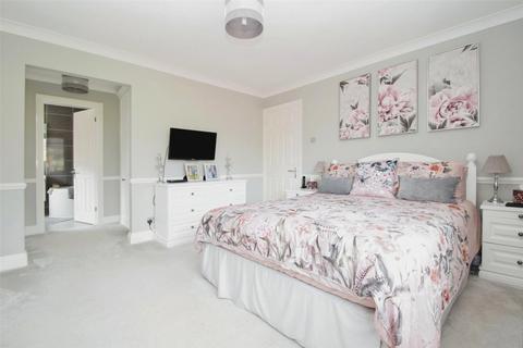 9 Reading Road, Blackwater, Camberley, GU17 0AX