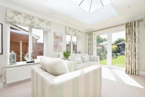 9 Reading Road, Blackwater, Camberley, GU17 0AX
