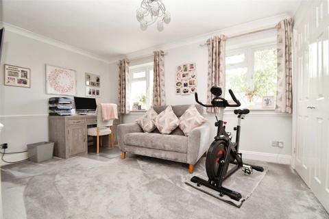 9 Reading Road, Blackwater, Camberley, GU17 0AX
