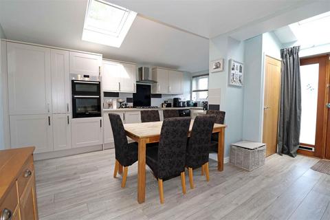 17 Edmondes Close, Warwick, CV34 5TX