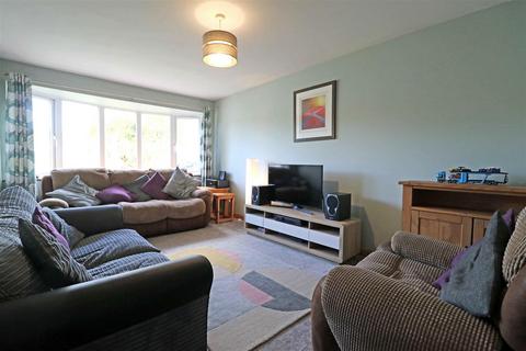 17 Edmondes Close, Warwick, CV34 5TX