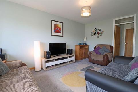 17 Edmondes Close, Warwick, CV34 5TX