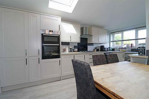 17 Edmondes Close, Warwick, CV34 5TX