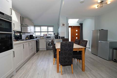 17 Edmondes Close, Warwick, CV34 5TX
