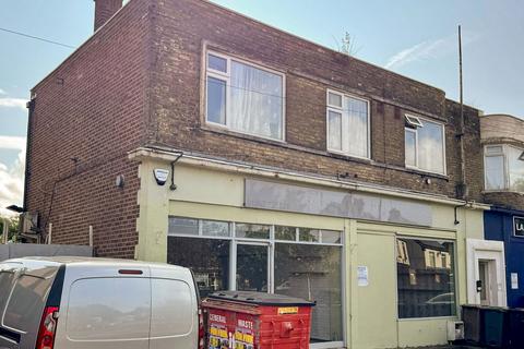 Shop to rent, Stockingstone Road, Luton LU2