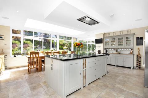 9 Hambledon Hill, Epsom, KT18 7BZ