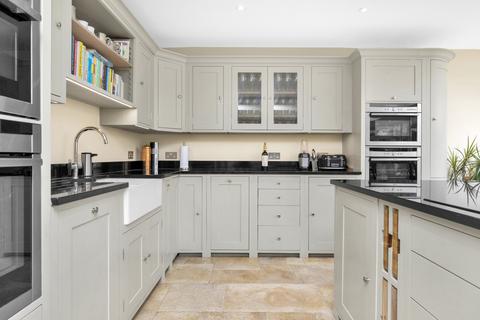 9 Hambledon Hill, Epsom, KT18 7BZ