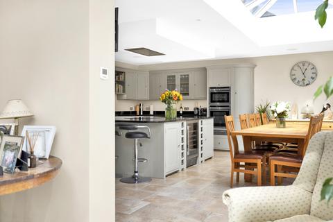 9 Hambledon Hill, Epsom, KT18 7BZ