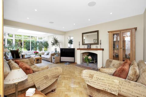 9 Hambledon Hill, Epsom, KT18 7BZ