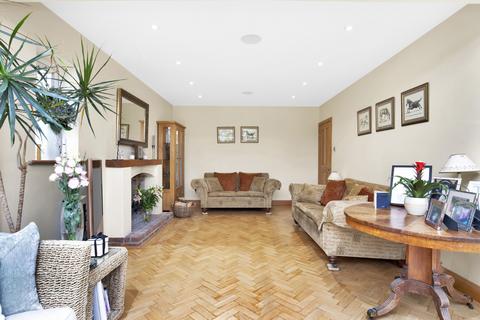 9 Hambledon Hill, Epsom, KT18 7BZ