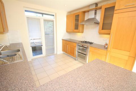 3 bedroom house to rent, Henderson Avenue, Guildford