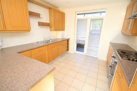 3 bedroom house to rent, Henderson Avenue, Guildford