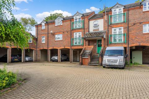 1 bedroom flat for sale, Walnut Tree Close, Guildford