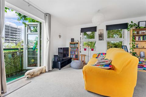 1 bedroom flat for sale, Walnut Tree Close, Guildford