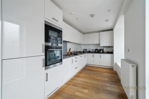 3 bedroom apartment for sale, Rope Court, Limehouse, London E14