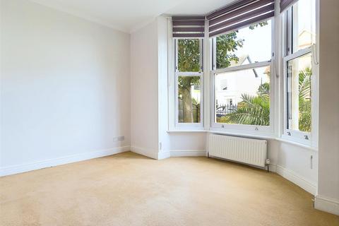 2 bedroom flat to rent, Gresham Road, Staines-Upon-Thames