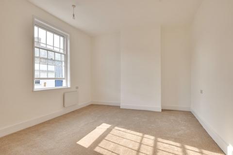 3 bedroom apartment to rent, High Street, Dunmow