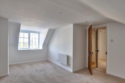 3 bedroom apartment to rent, High Street, Dunmow