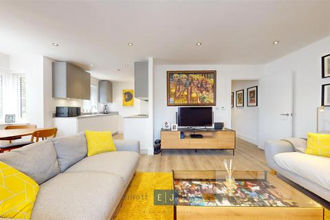 2 bedroom apartment for sale, Royal Oak Close, Loughton IG10