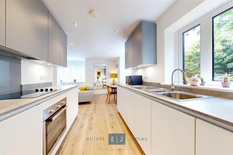 2 bedroom apartment for sale, Royal Oak Close, Loughton IG10