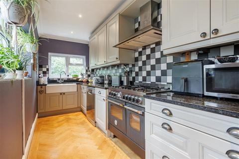 5 bedroom semi-detached house for sale, Kendal Avenue, Epping