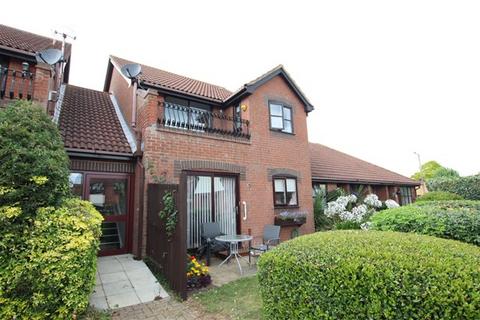 2 bedroom flat for sale, Spinnaker Close, Clacton on Sea