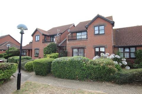 2 bedroom flat for sale, Spinnaker Close, Clacton on Sea